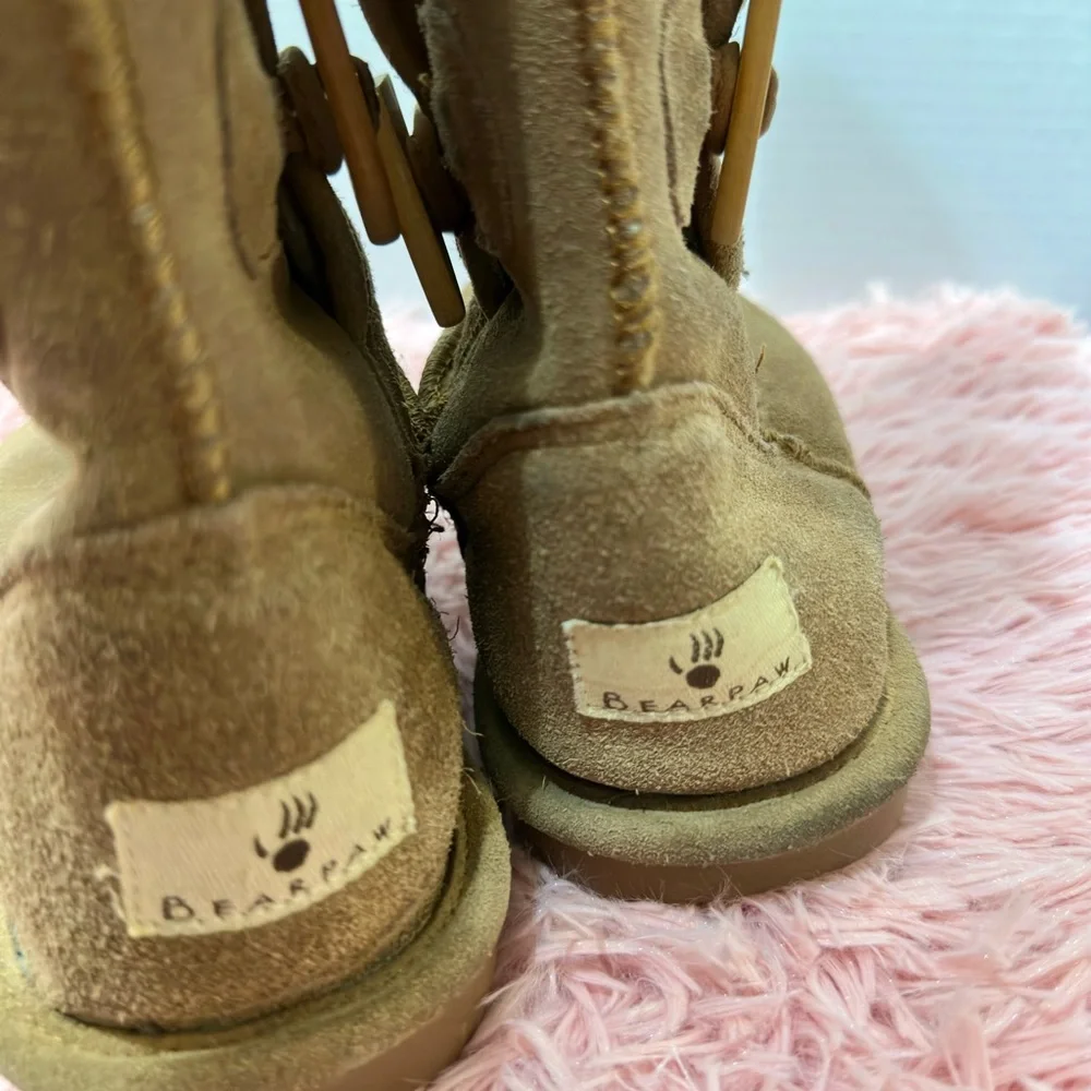 EUC BearPaw Women's Tan Tall Suede Winter‎ Boots Toggle Accents Size 7